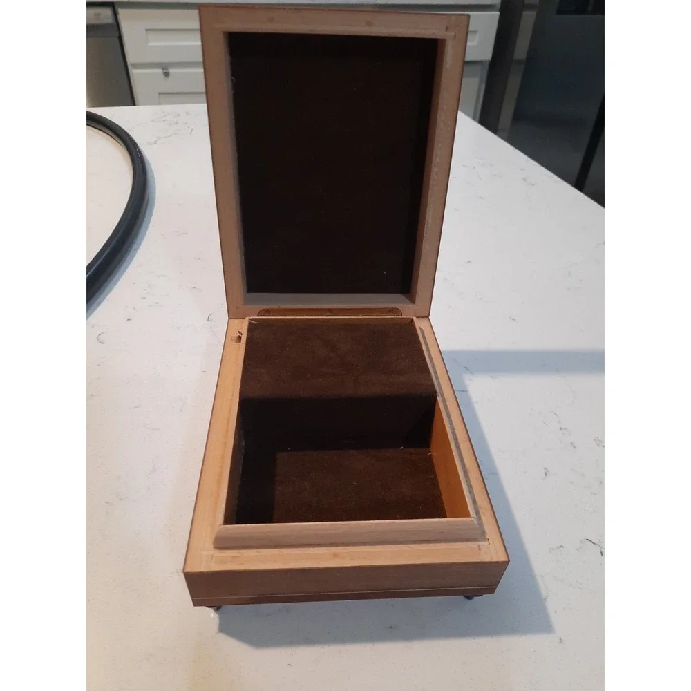 Cuendet Music Box Mozart Elne Kleine Nachtmusik